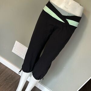 Lululemon size 10 capris